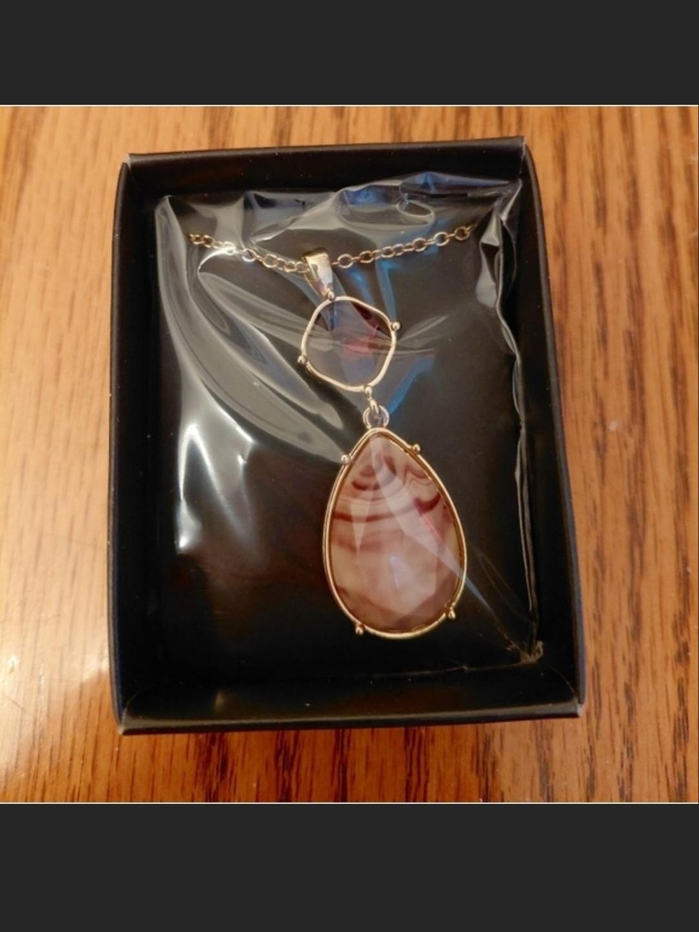 Avon Gold-Tone Burgundy Striped Teardrop Agate Pendant Necklace